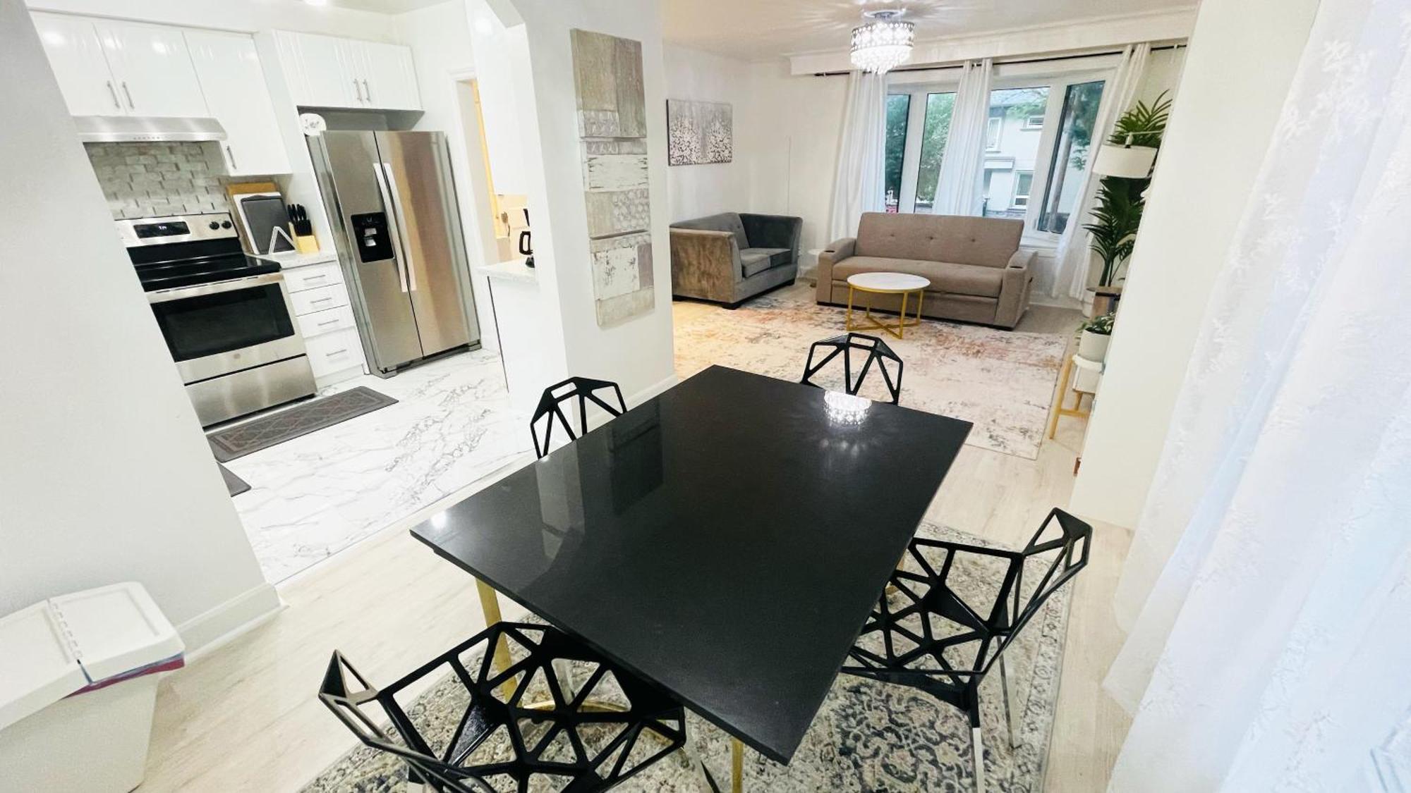 Cozy 10 Mins From Airport With Free Parking Apartment