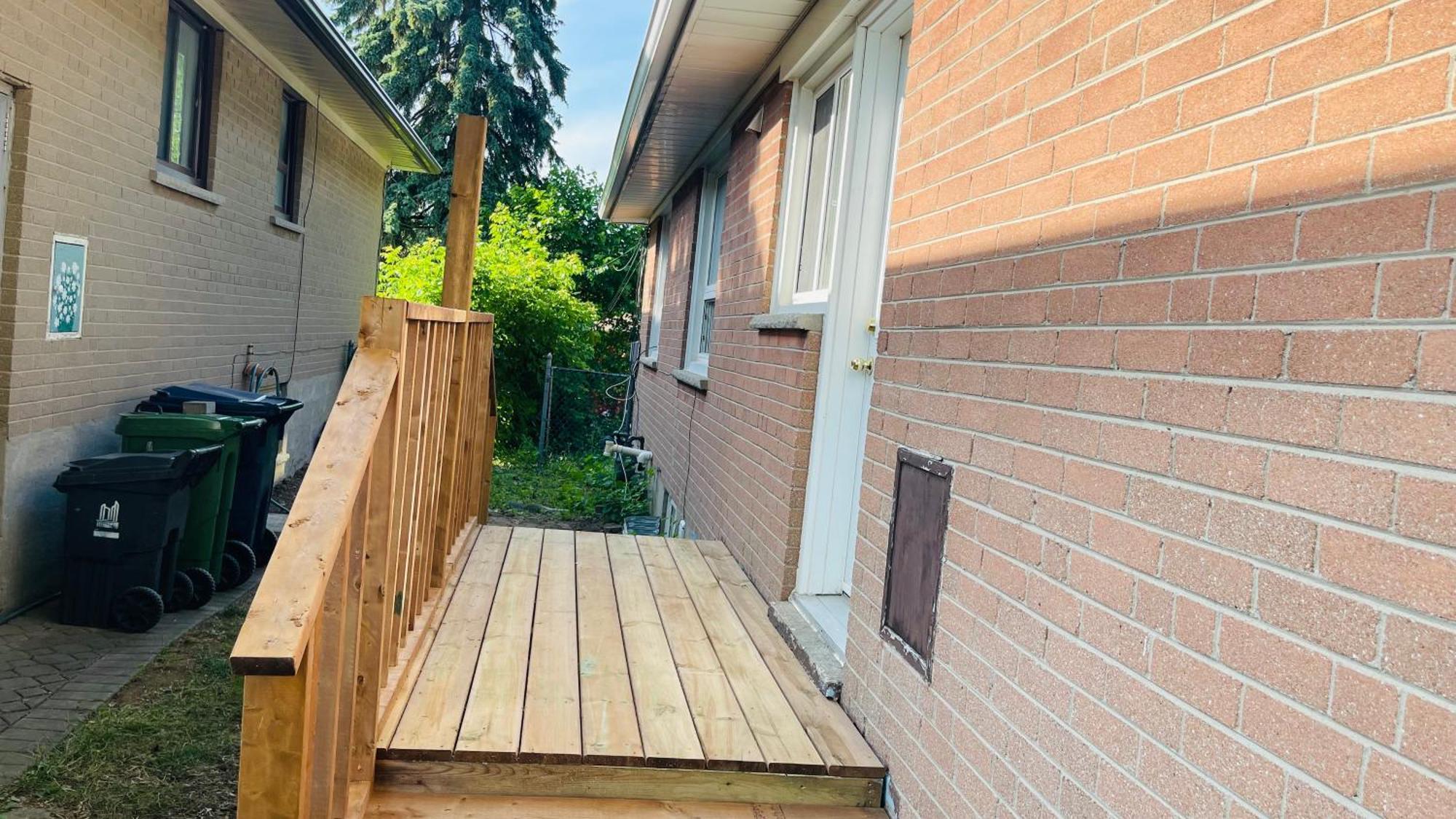 Cozy 10 Mins From Airport With Free Parking Toronto