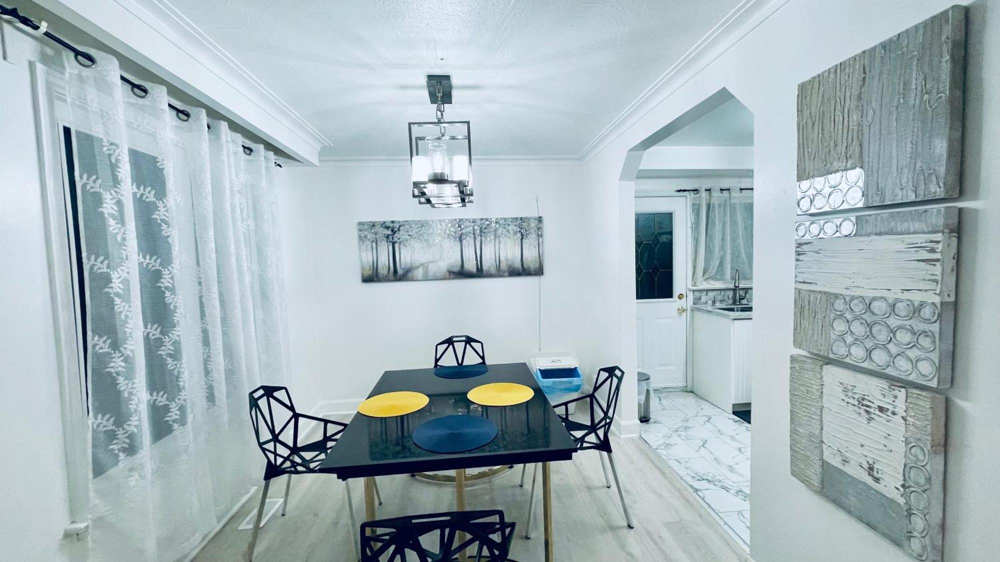Cozy 10 Mins From Airport With Free Parking *